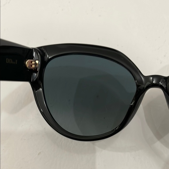 Authentic Dior Black Oversized Cat-Eye Sunglasses - Picture 6 of 7